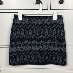 Athleta Black and Gray Patterned Mini Skirt - Size S